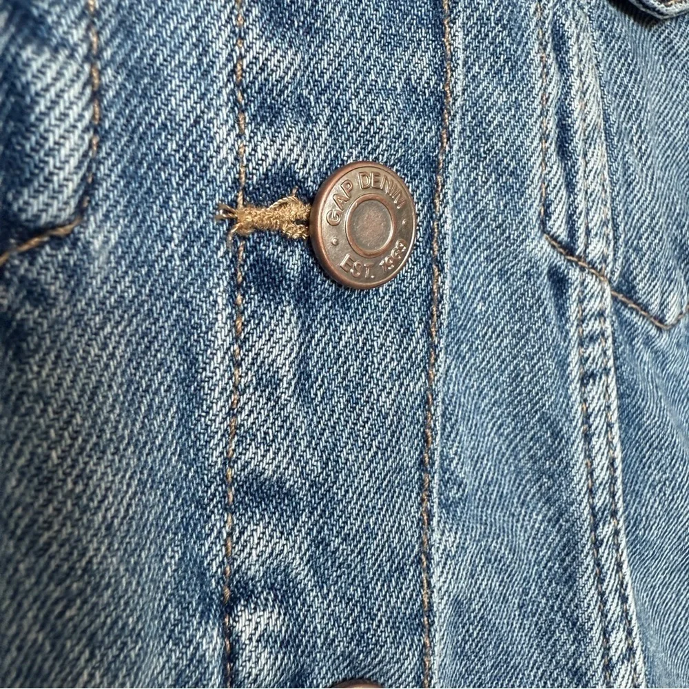 Gap Kids Girl Trucker Denim Jacket Blue Size 14-16 Snap Front Long Sleeve Casual
